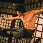 李小龙能打过特种兵吗,他能不能打赢十个普通人