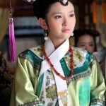 满清瓜尔佳氏后裔出的美女都有谁，瓜尔佳氏现在姓什么？
