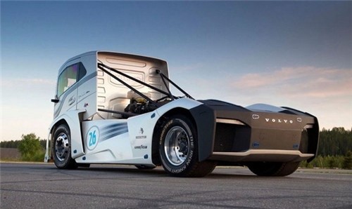 世界上最快的卡车 跑完1公里只要21.29秒