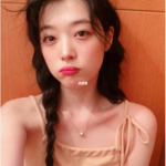 纯欲天花板什么意思？ 这梗指一个人看起来既青春又有一点性感