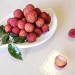 荔枝每天成人吃几颗合适 荔枝吃多了会怎么样