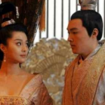 历史上杨玉环那么受宠却没有登上后位，是为何？