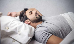 颧骨外扩的原因睡姿有关吗