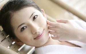 女人脸上的黄褐斑怎么去掉