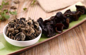 木耳泡10小时还能吃不