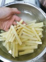 如何用空气炸锅炸薯条（空气炸锅做薯条的正确方法）