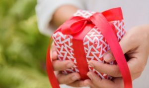 送给朋友什么圣诞礼物（送给朋友什么圣诞礼物比较好）
