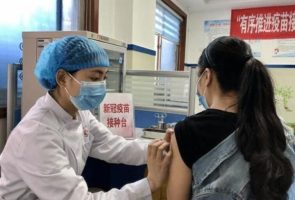 打新冠疫苗的地方痒正常吗